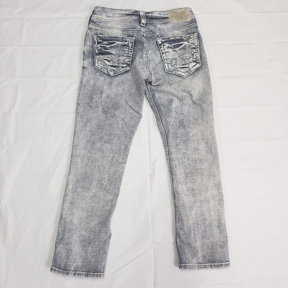 Silver Suki Capri Jeans Size 26 Distressed Light Wash